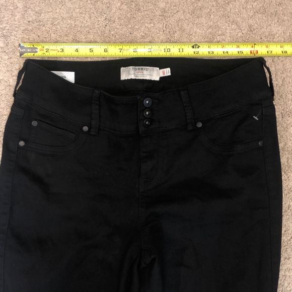 Torrid NWT Denim Black Jeans Jeggings Button Detailing Pants, Size 14S - Picture 9 of 11